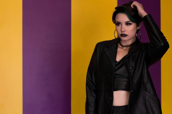 How to design real estate projects that utilize rain gardens and bioswales for sustainable urban drainage and landscaping?