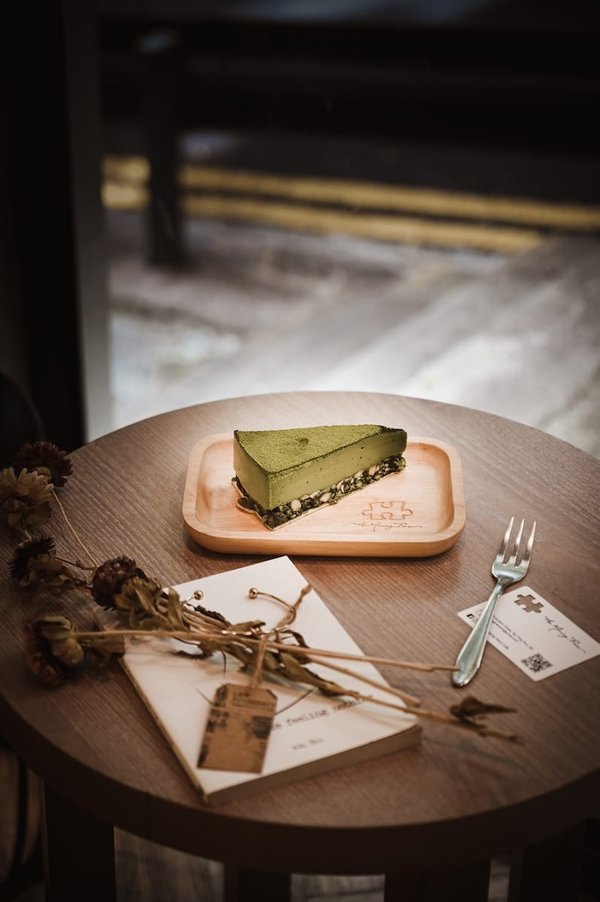 What's the key to making flavorful vegan cakes?